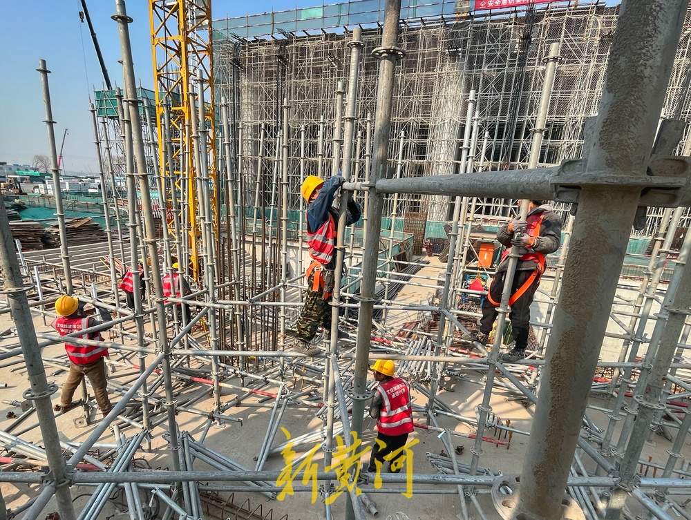 记者直击：济滨高铁建设现场火热 2026年底通车可期