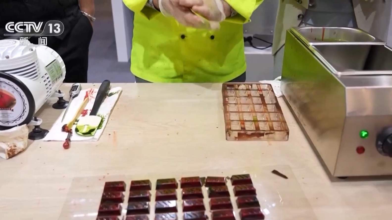 博览会好物多多 中东欧客商爱上了中国造仿生产品