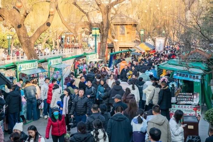 趵突泉灯会持续至正月二十，大明湖、五龙潭公园再延两周