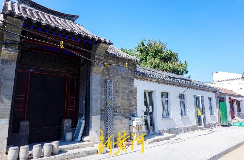 济南明府城鞭指巷焕新亮相 青砖灰瓦间重拾老城韵味