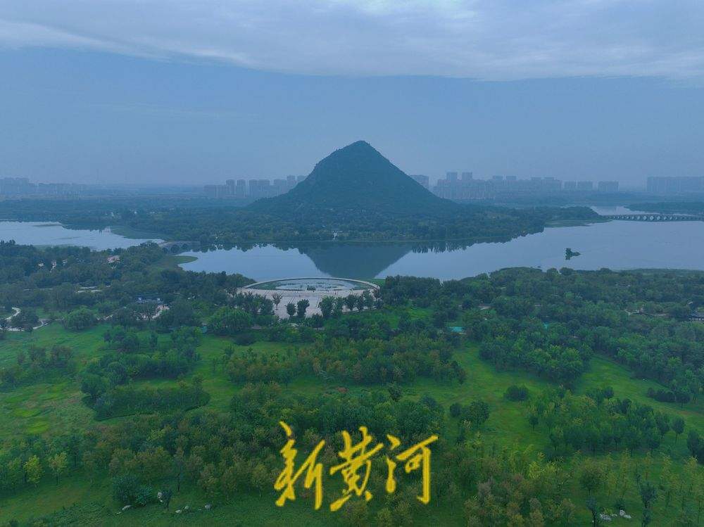 一年四季 泉在济南丨秋雾中华山湖畔如同水墨丹青画