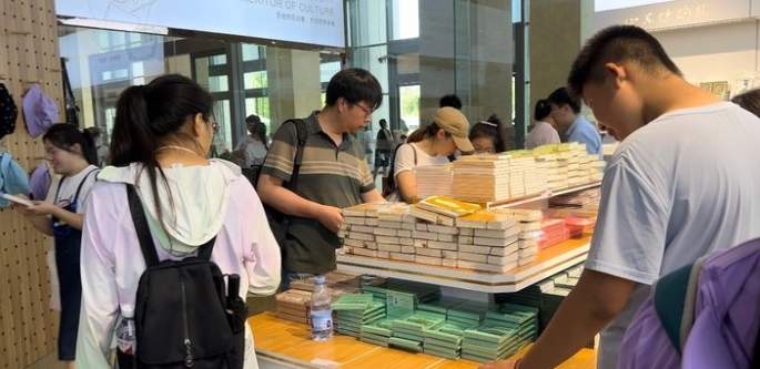 冰箱贴在济销售渐火：买下一件小文创，留下一段深回忆