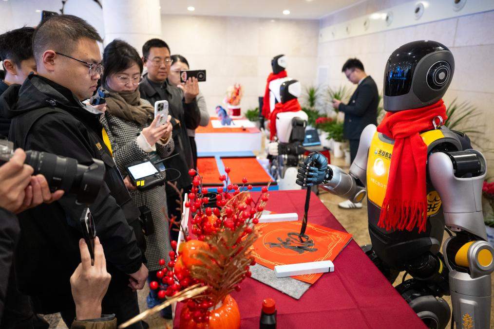 两会新华鲜报丨从一线到会场！约5000名代表委员赴盛会