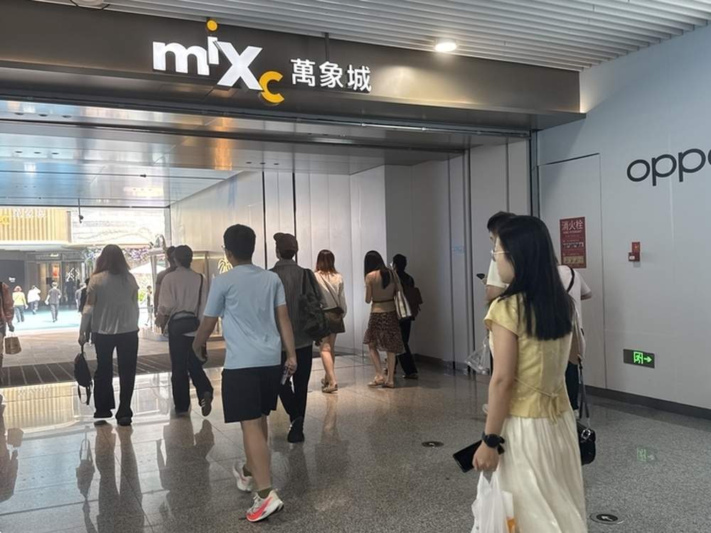 济南地铁4号线商业接驳调查：一条通道之隔，拉开商圈“温差”