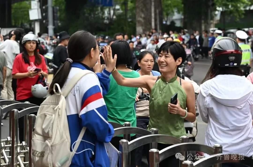嚯！今天送考名场面，来了