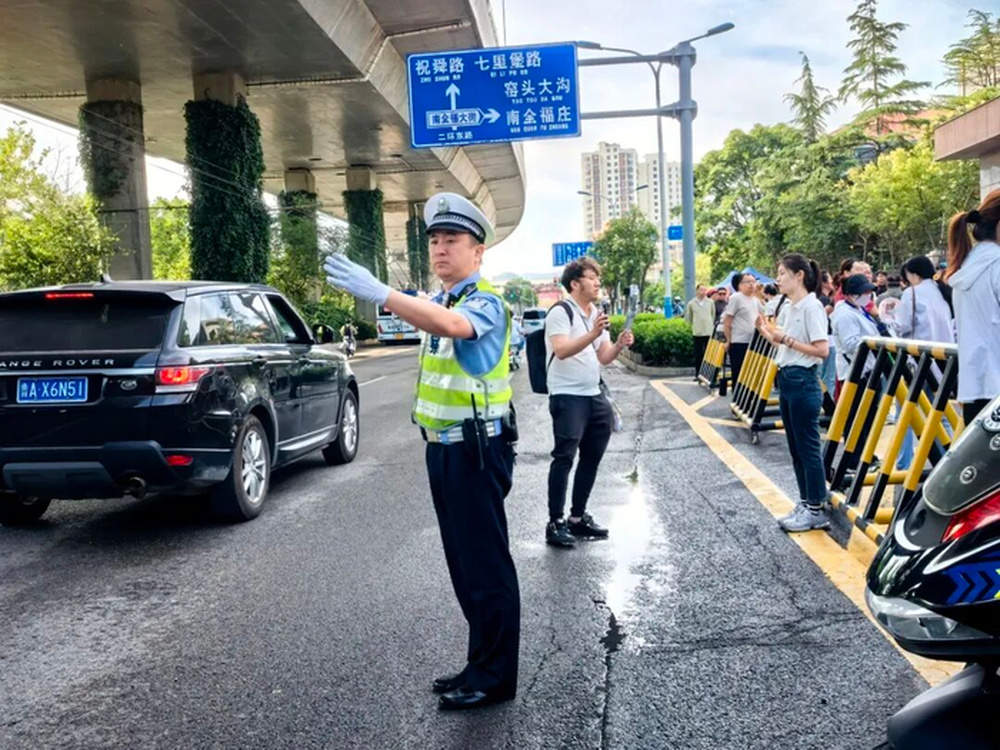 出动5382人次警力，累计帮助考生11人，济南交警这样护航高考