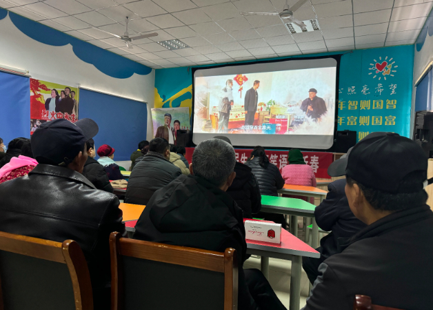 新春走基层·我的年度“述职报告”丨纪师傅与70多个村庄的银幕之约：老人催更，孩子捧场，片不能停