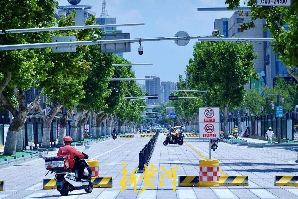 济南泉城路施工进入收尾，快车道临时向非机动车开放