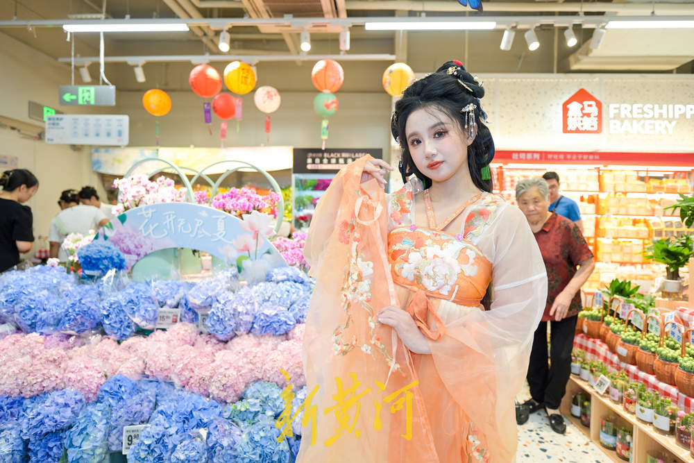 盒马鲜生印象济南店迎客首日 折扣多多现场火爆