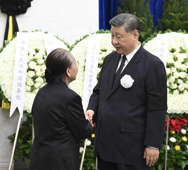 热地同志遗体在京火化 习近平等到八宝山革命公墓送别