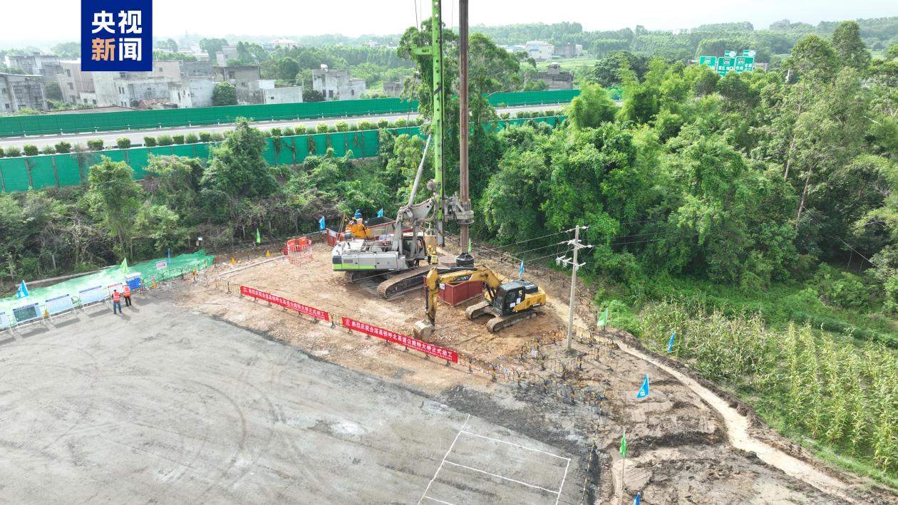 合湛高铁呼北高速公路特大桥开工建设