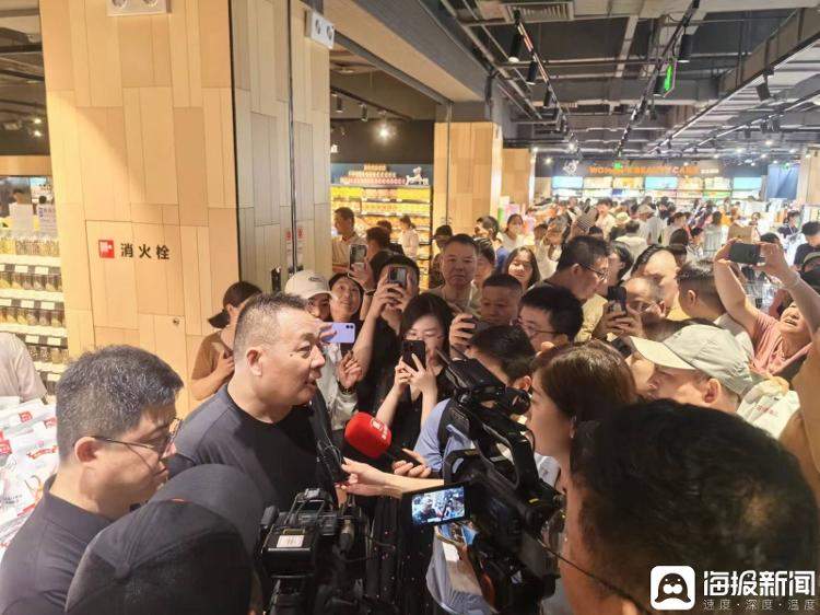 胖东来爆改后的永辉超市开业了 超市也能火成这样！