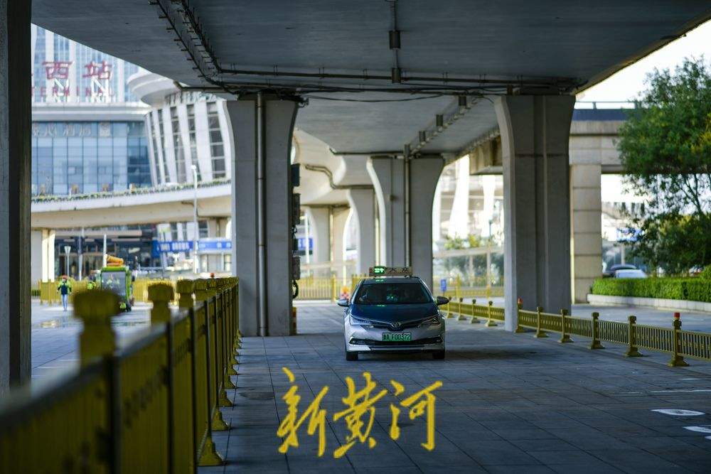 济南西站出租车落客区向北迁移，乘客下车后前往车站距离再缩短