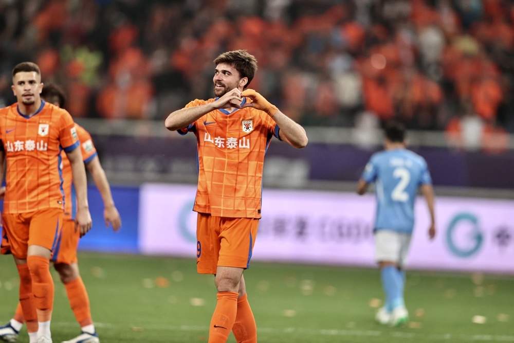 泰山队客战云南玉昆，克雷桑缺阵考验球队进攻体系，于金永或担任首发门将