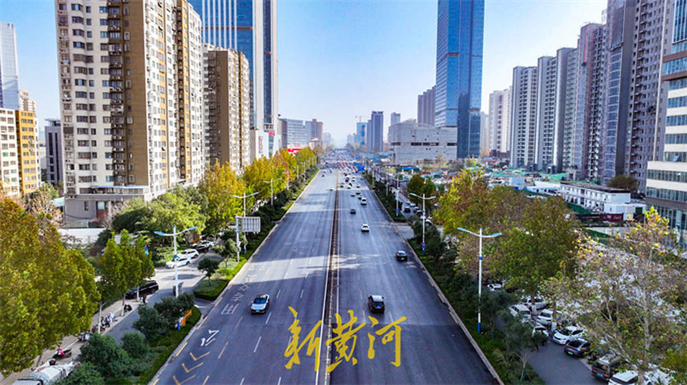 地铁施工围挡拆除，经十路“变宽”了