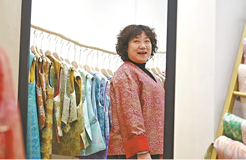 谁说退休只能围着灶台转？“围裙妈妈”爆改新中式