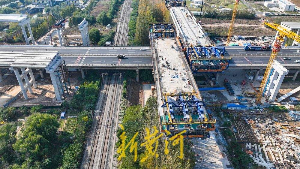 济南小清河畔新建两座转体桥，跨越铁路连通新建高速路