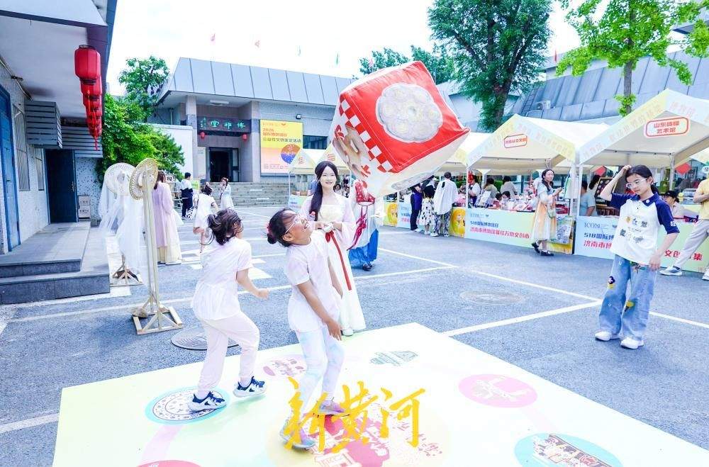 “联结万物”文创市集举办，“李清照”“辛弃疾”现身同游