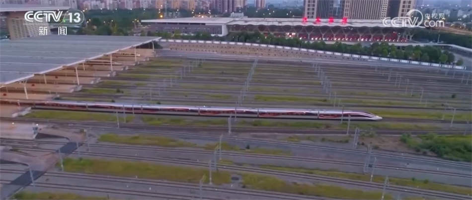 串点成线、跨境交流、方便快捷 多条铁路线路为春运“增光添彩”