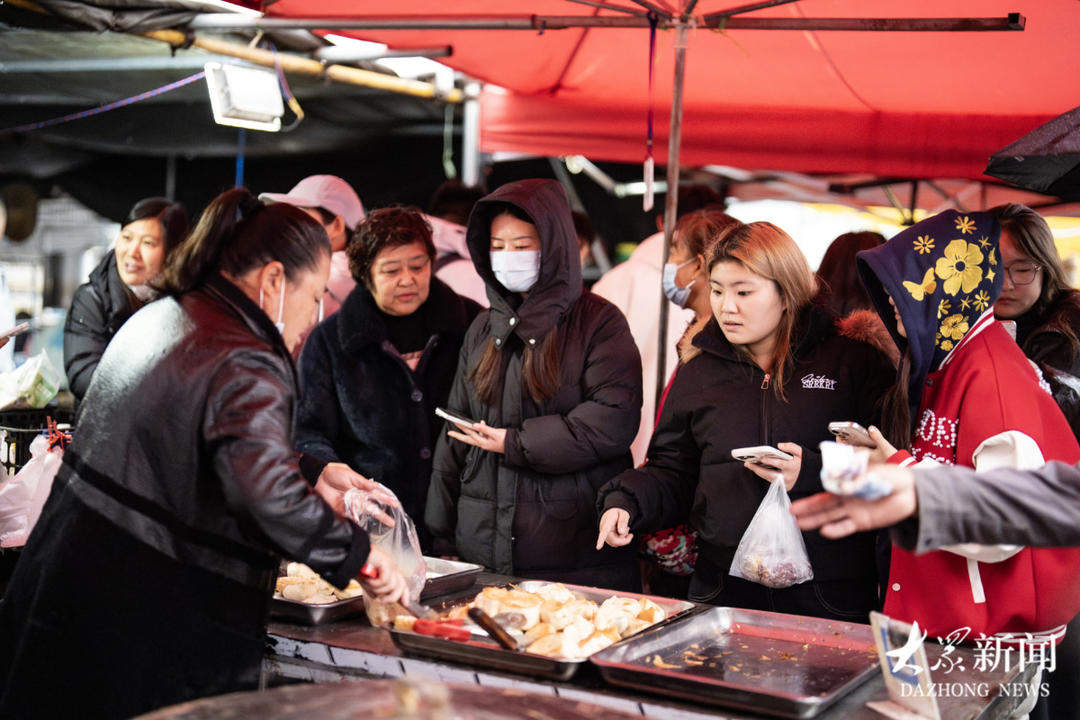 煎包、饺子、糖葫芦……山东“网红”大集到底有多好吃？