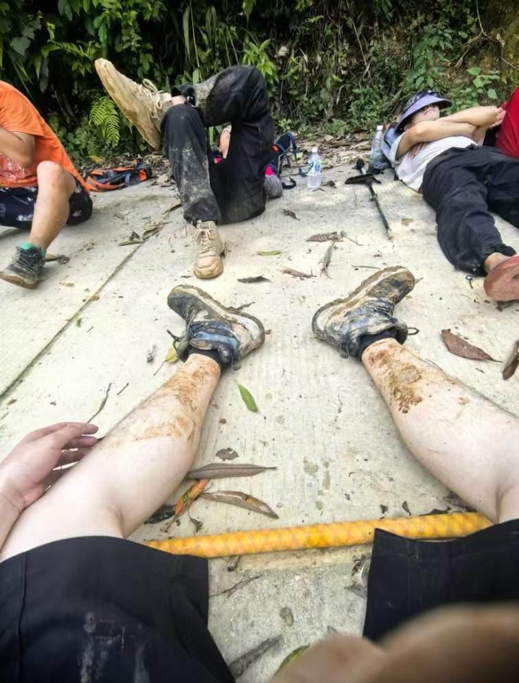 放弃旅行驰援灾区 29岁青年志愿者救灾一线不幸去世