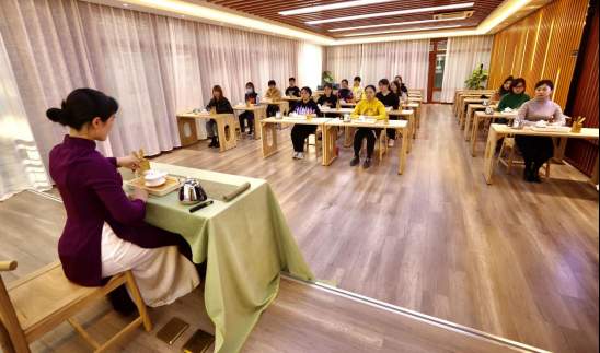 融媒·深调查｜“红”得快也“凉”得快：网红店如何面对“生长之痛”