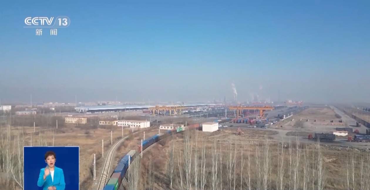 “牛奶班列”送年味、高铁上的“全球购”……丰富你的“年货购物车”！