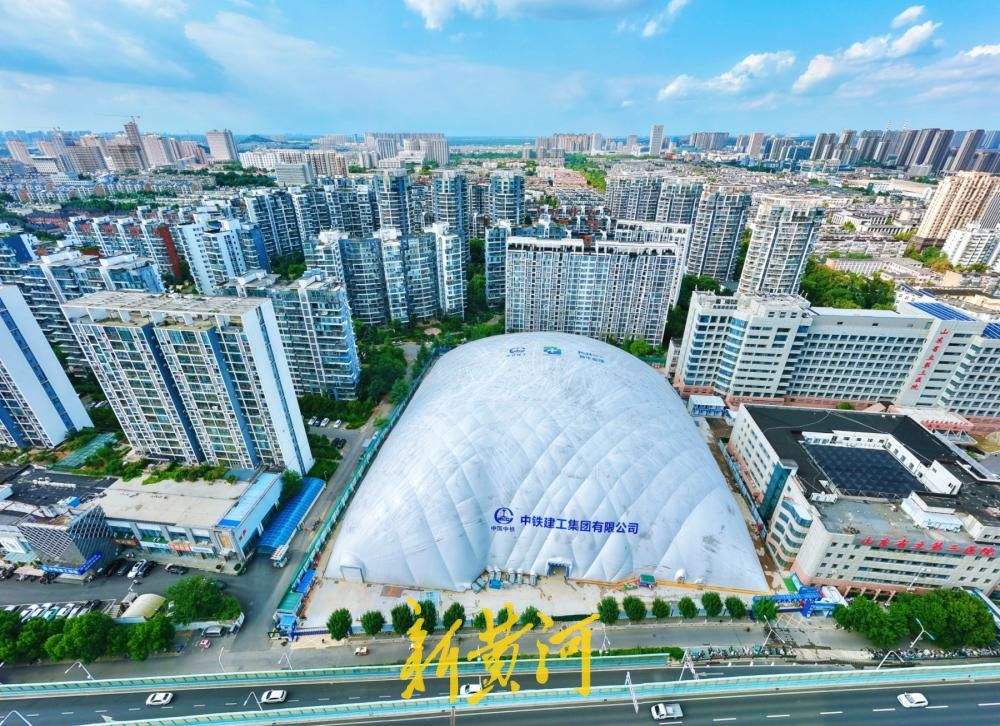 山东省立第三医院北院区基坑气膜安装到位，体积达到56万立方米