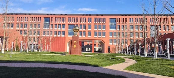 山东省实验中学鹊华校区，今年9月1日正式投入使用