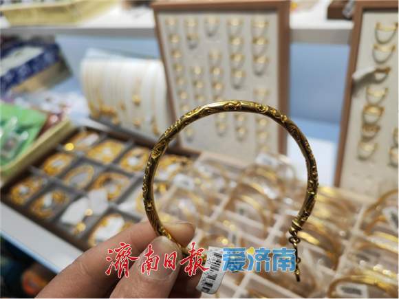 融媒·深调查丨动漫周边热销VS连锁品牌撤柜 “谷子经济”正在经历“成长阵痛”？