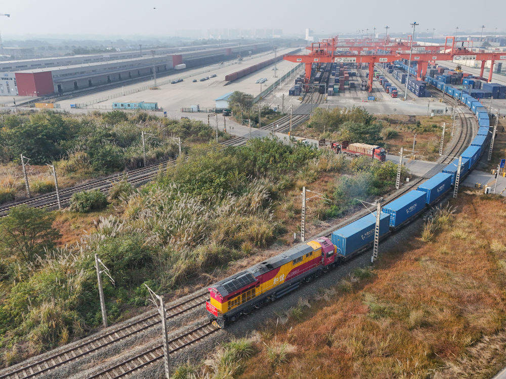 以习近平同志为核心的党中央2025年治国理政纪实