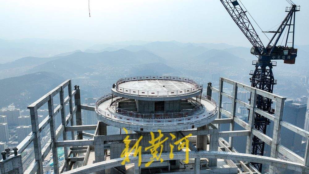 济南300多米高空机场现身 远看外观似火炬