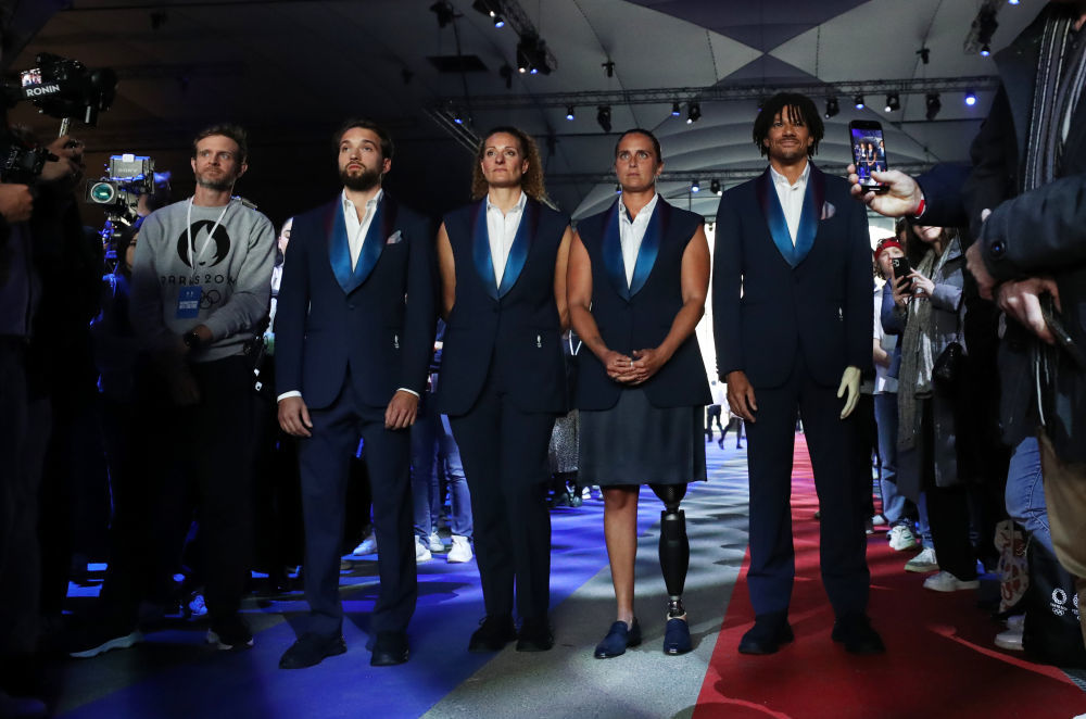 巴黎奥运倒计时100天：法国代表团开幕式礼服亮相
