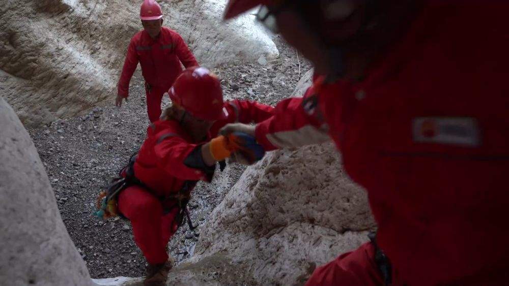 新华视点｜致敬劳动者 平凡岗位上的光芒万丈