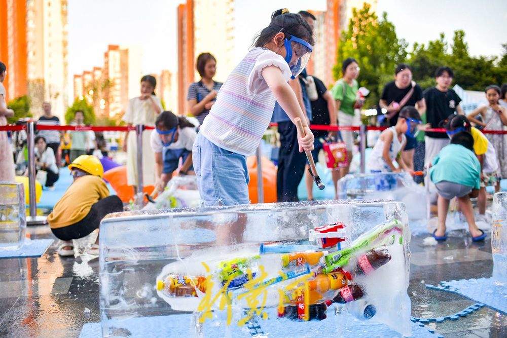 一年四季 泉在济南丨冰块里面挖呀挖 凿冰寻宝觅清凉