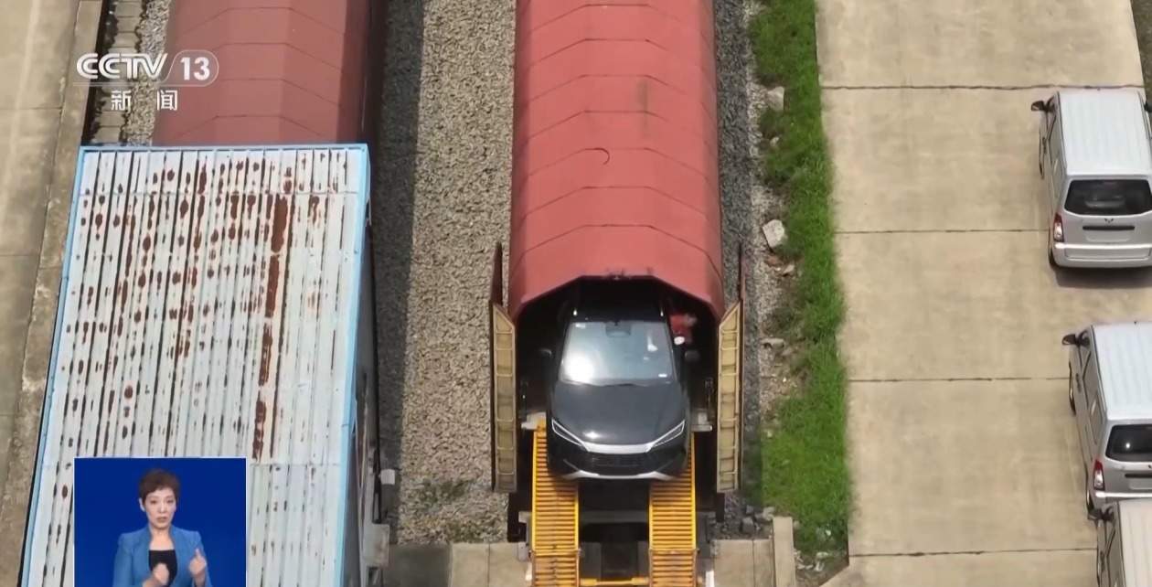 长途自驾游思路打开了!给爱车买张“火车票”目的地见