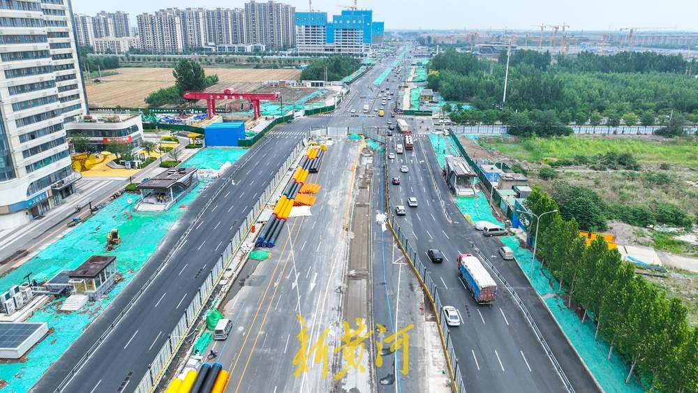 济南凤凰北路两侧绿化带迁移，改临时道路放开通行