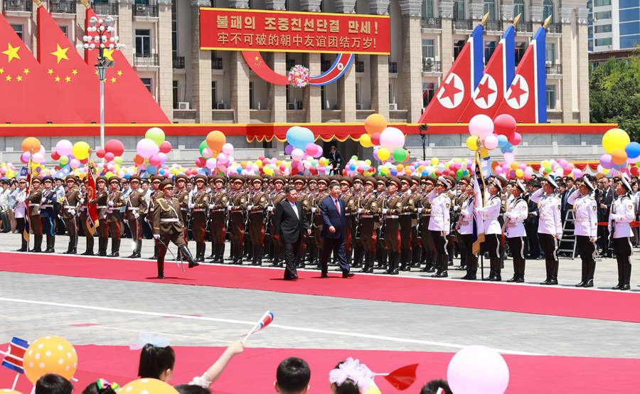 习近平出席金正恩举行的欢迎仪式