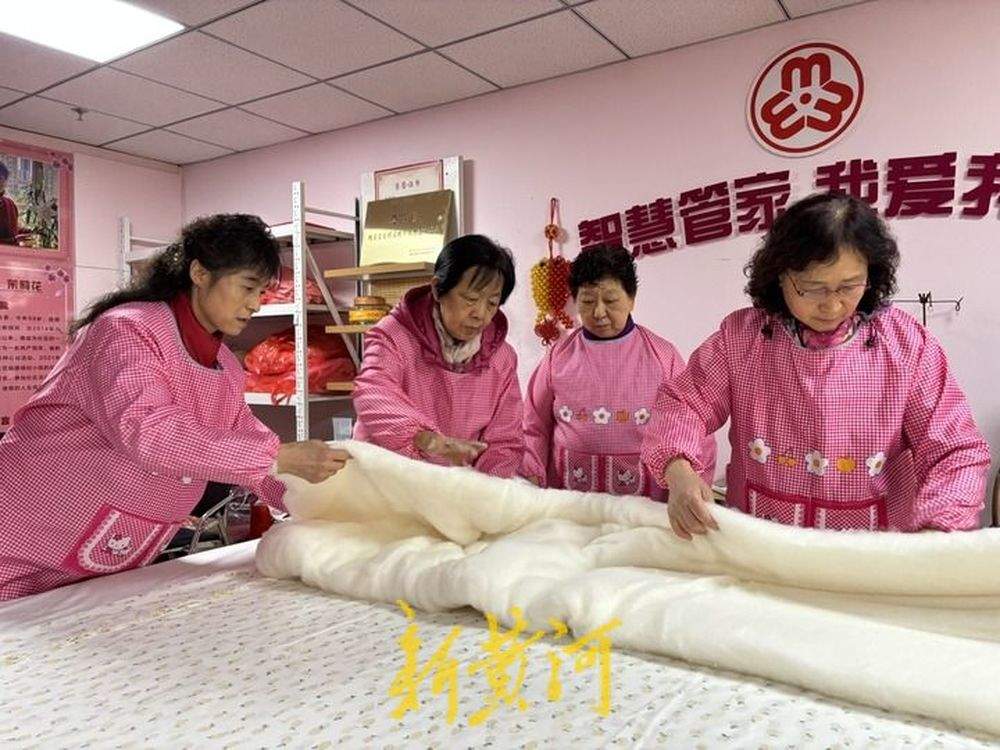 把爱缝进千针万线，济南这个“棉被奶奶”裁缝队不一般