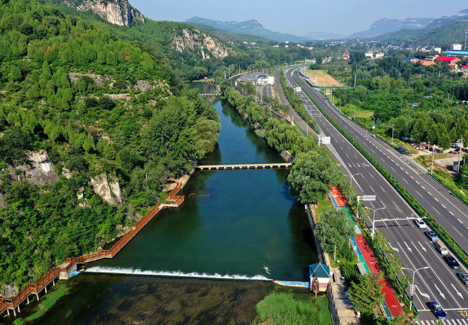 中秋的济南南山如此美丽，锦阳川绿水潺潺景色宜人