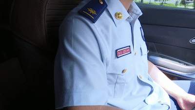 夏日封闭车内高温危险 千万别做“忘崽”家长