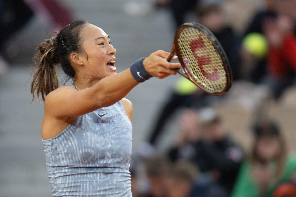 法网综合：郑钦文遭逆转无缘16强