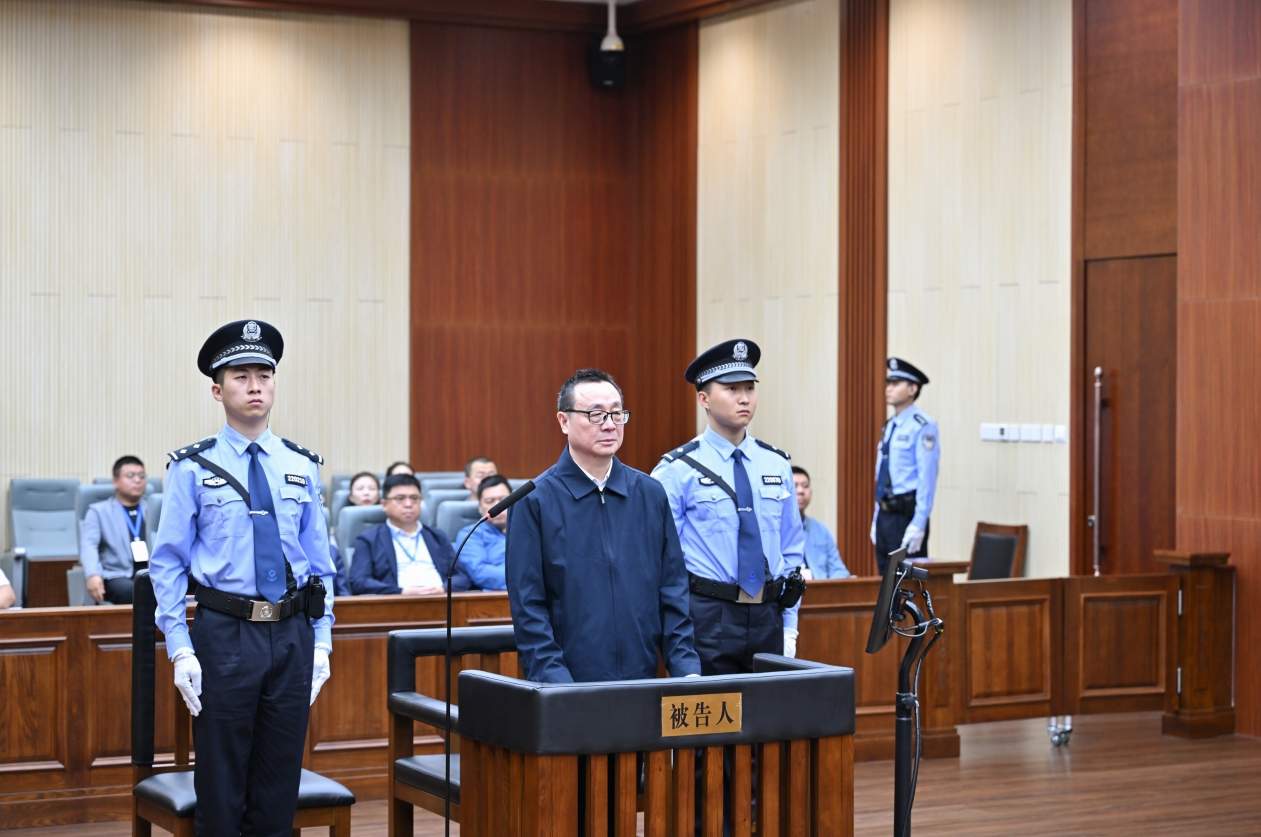 国家开发银行原副行长周清玉受贿、利用影响力受贿案一审开庭