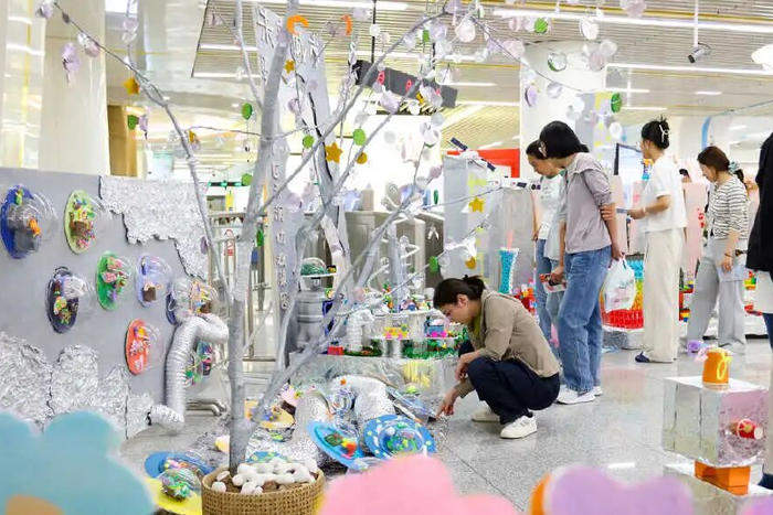 济南100座地铁站化身为“流动的儿童艺术馆”