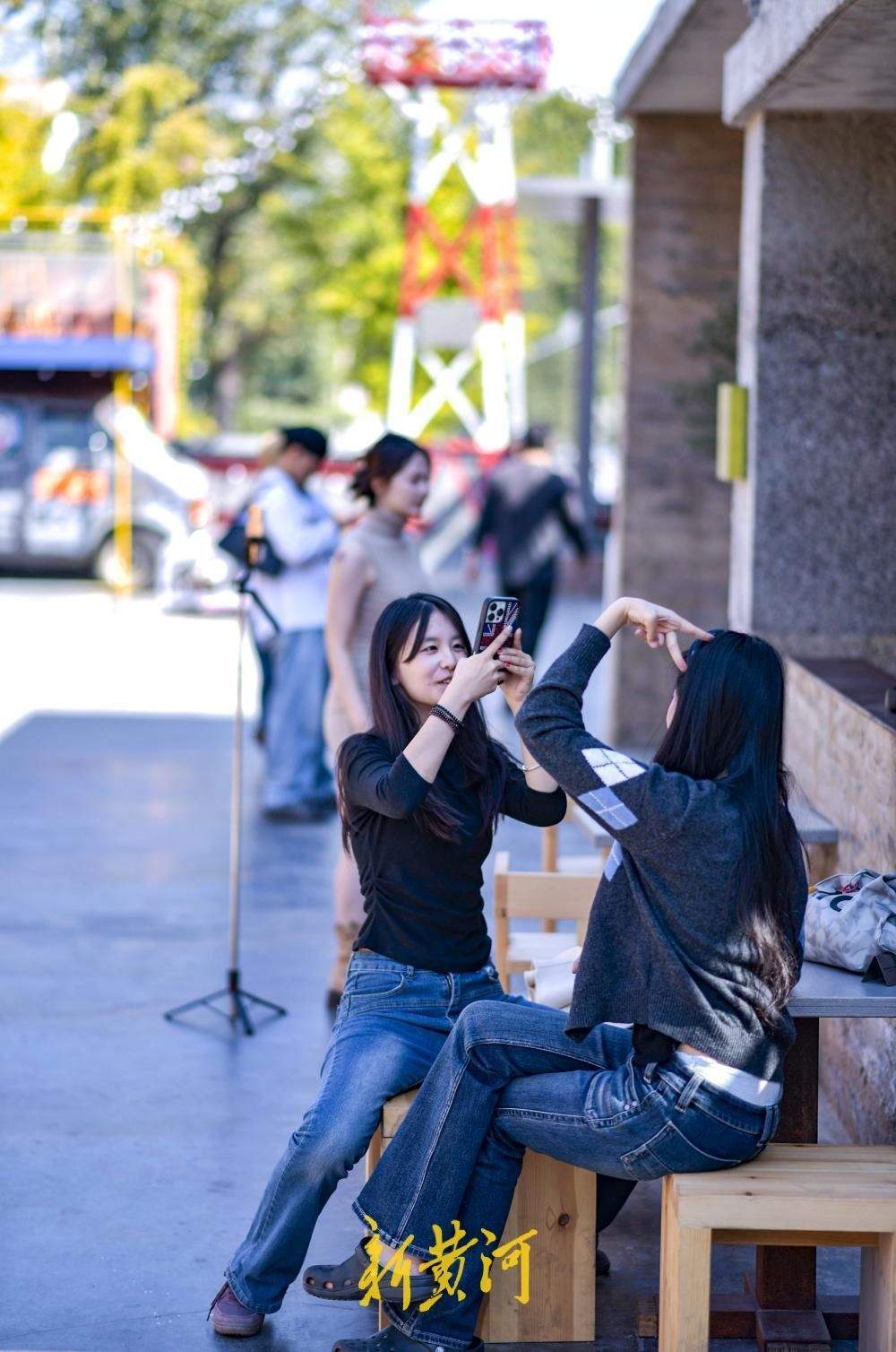 泉城公园新建艺术街区，成年轻人国庆假期打卡胜地