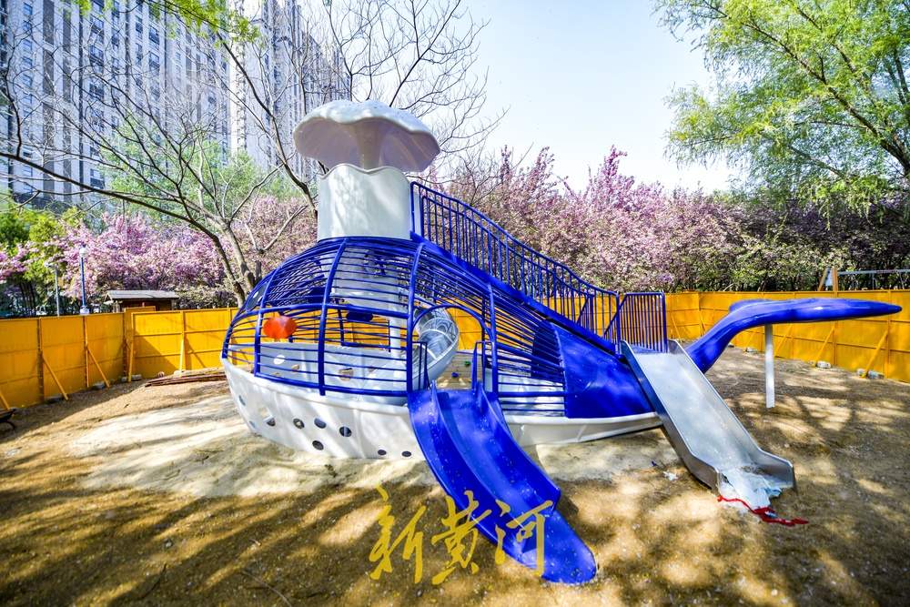 彩色步道喷绘完成，济南森林公园焕然一新