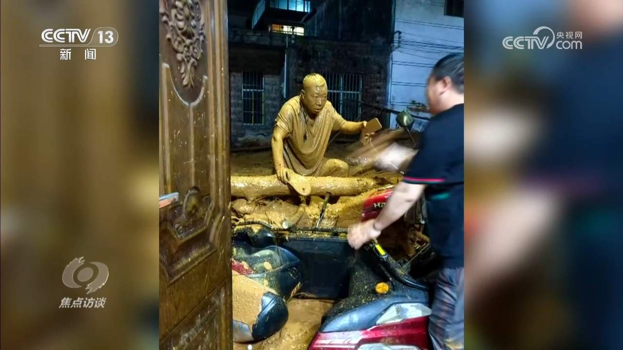 闻汛而动！党旗在防汛救灾一线高高飘扬