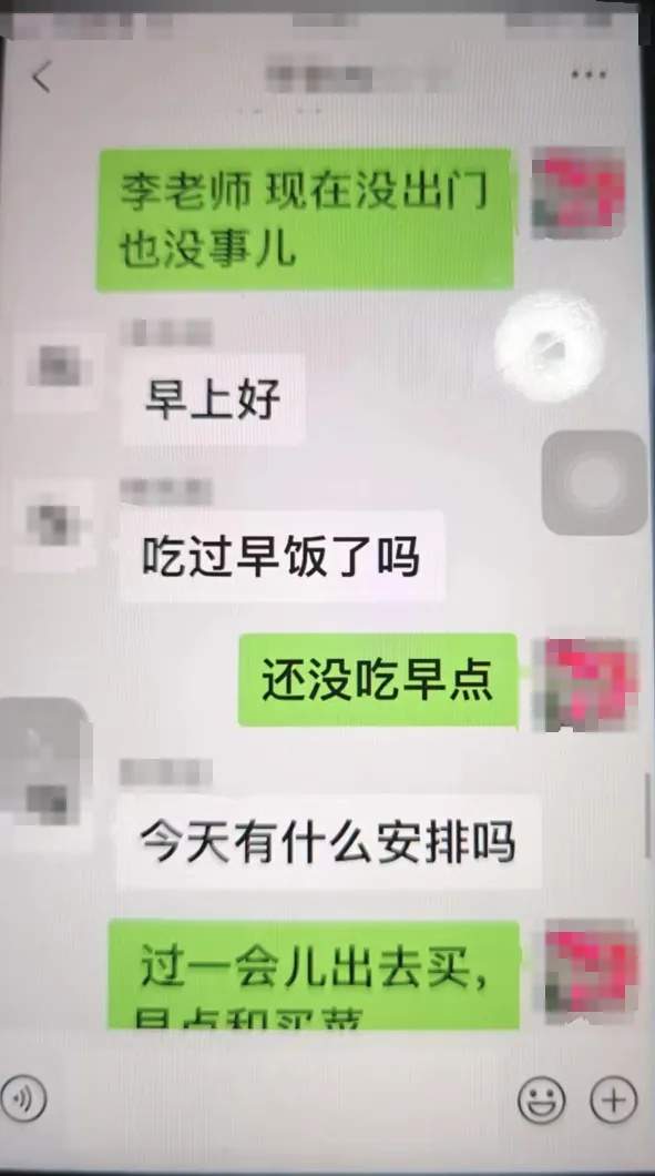 啥情况？老人被叫到派出所，领走28根金条