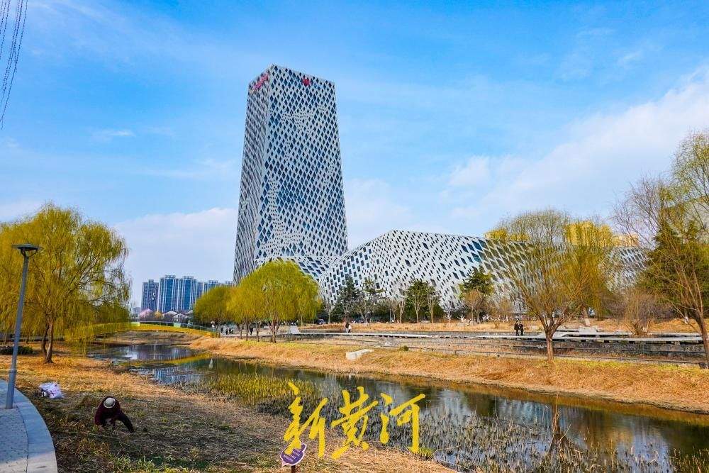 一年四季 泉在济南丨春意渐浓，腊山河畔披绿绽