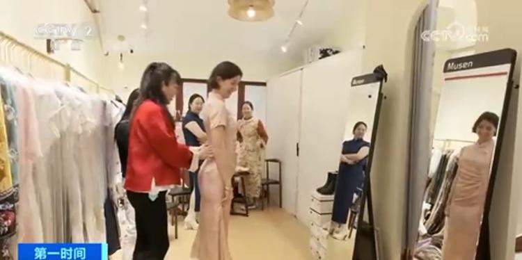 穿旗袍、住老洋房……入境游优惠再升级外国游客体验地道年味